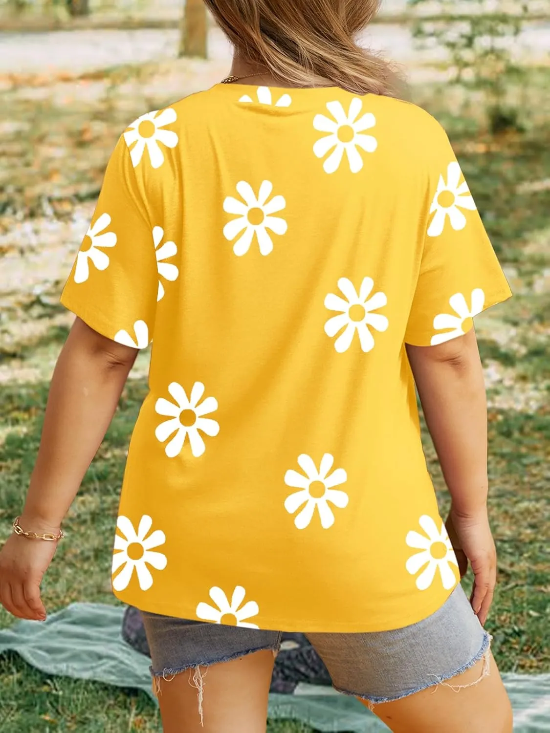 Womens Plus Size Daisy Graphic T-Shirt Summer Flower Cute Short Sleeve Shirts Casual Loose Tees Tops for Women