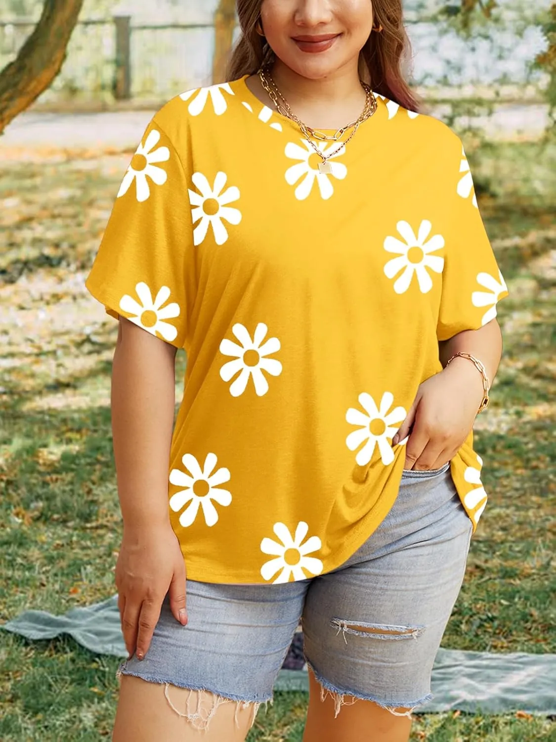 Womens Plus Size Daisy Graphic T-Shirt Summer Flower Cute Short Sleeve Shirts Casual Loose Tees Tops for Women